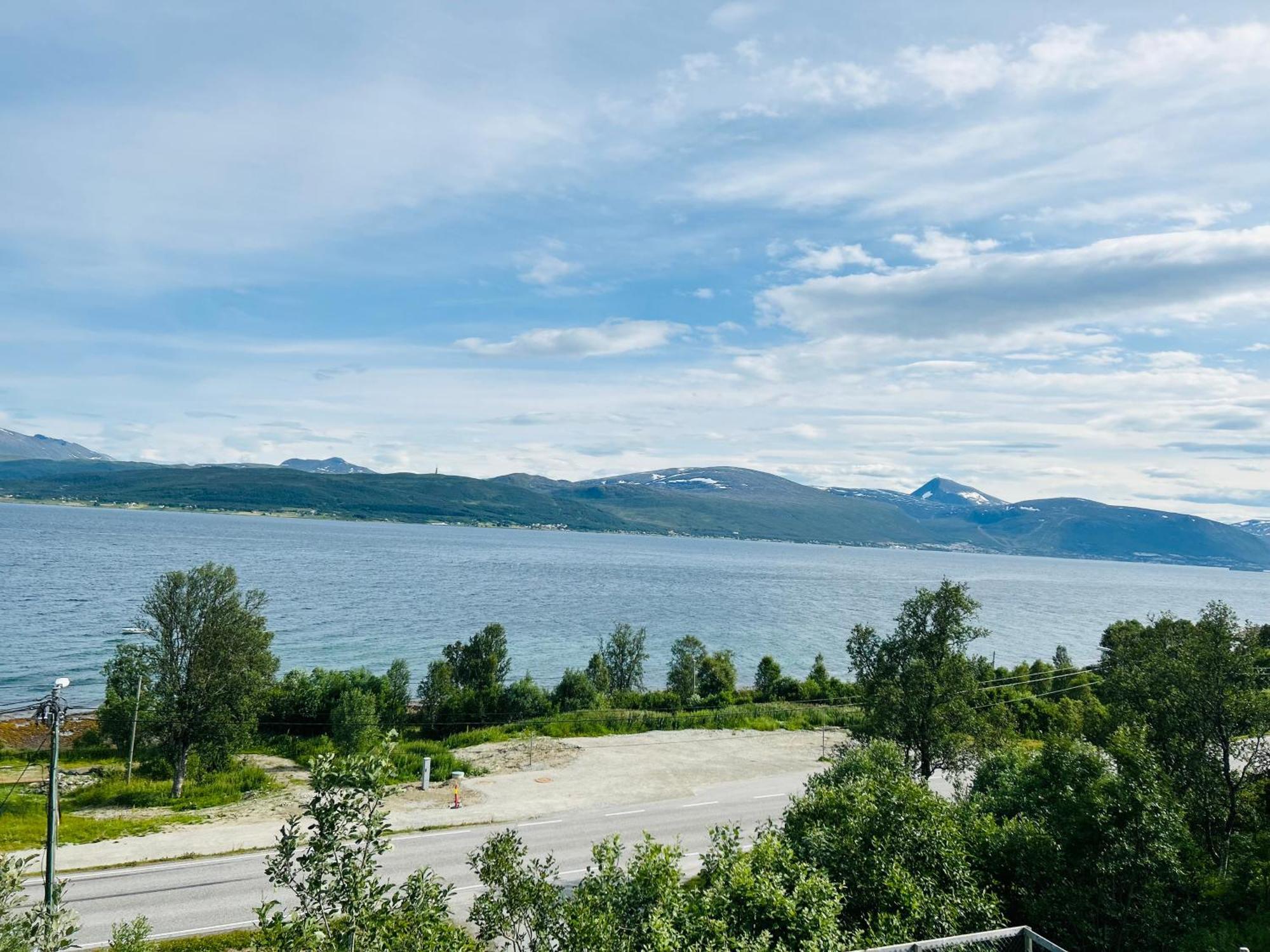 Apartment In Tromso With Sea And Mountain View Exterior foto